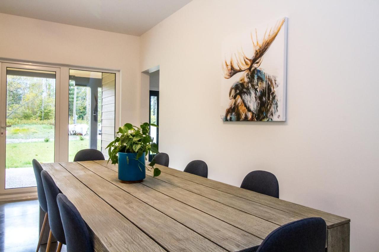 Arrows Edge Lodge Revelstoke Exterior photo